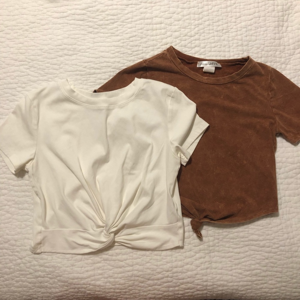 2 Crop Tops